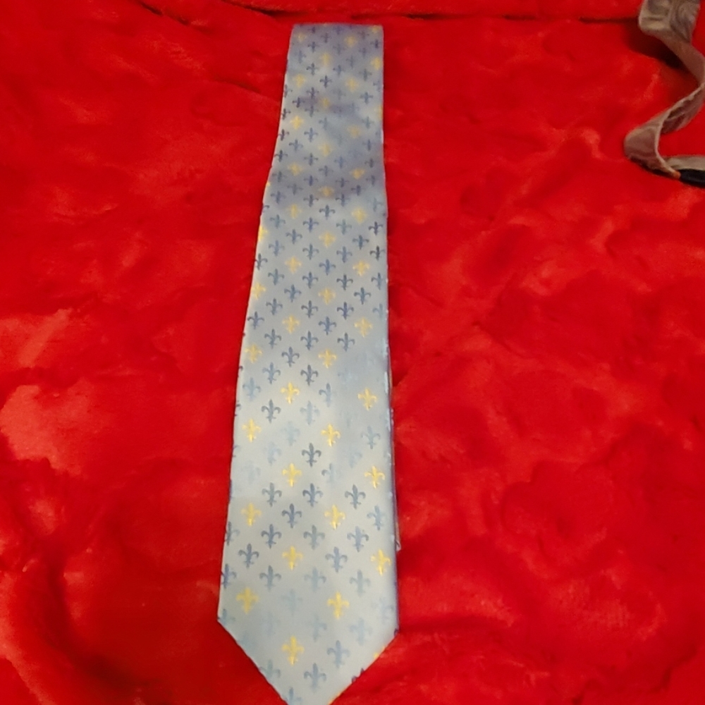 Fleur de Lis silk tie